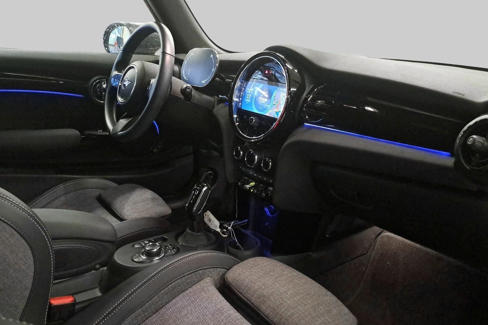 MINI COOPER SE iso kuva 3