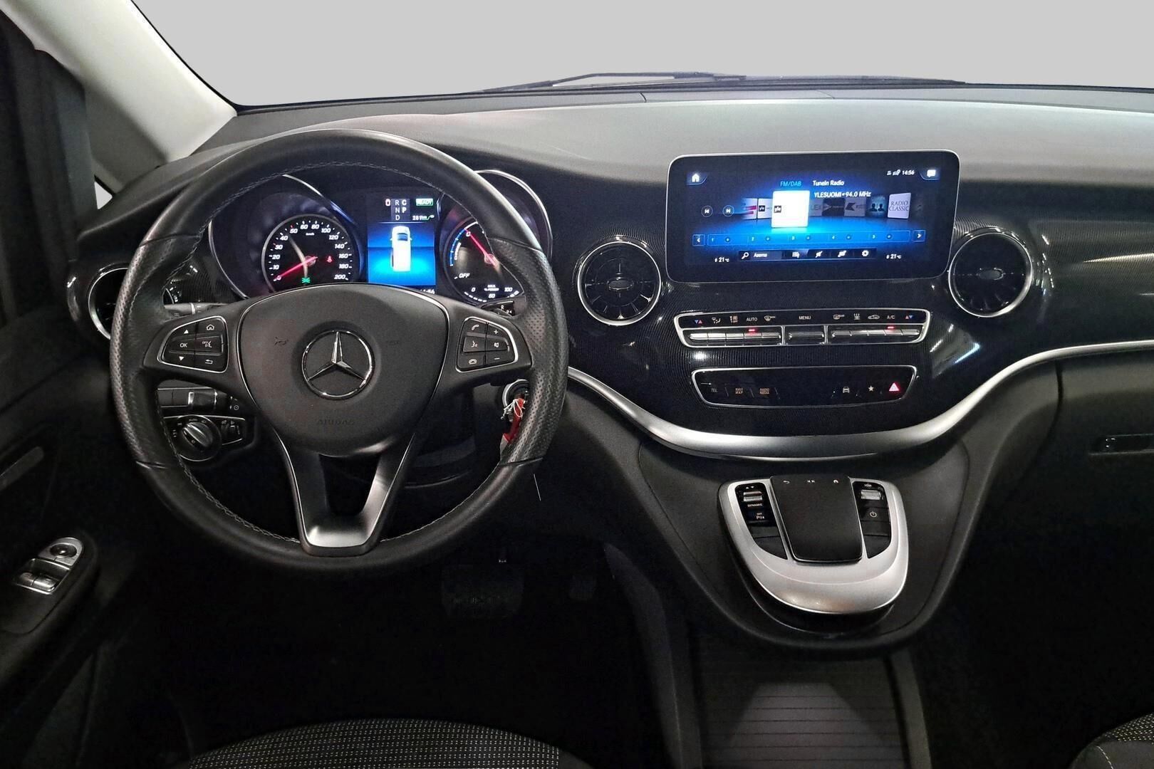MERCEDES-BENZ EQV iso kuva 2
