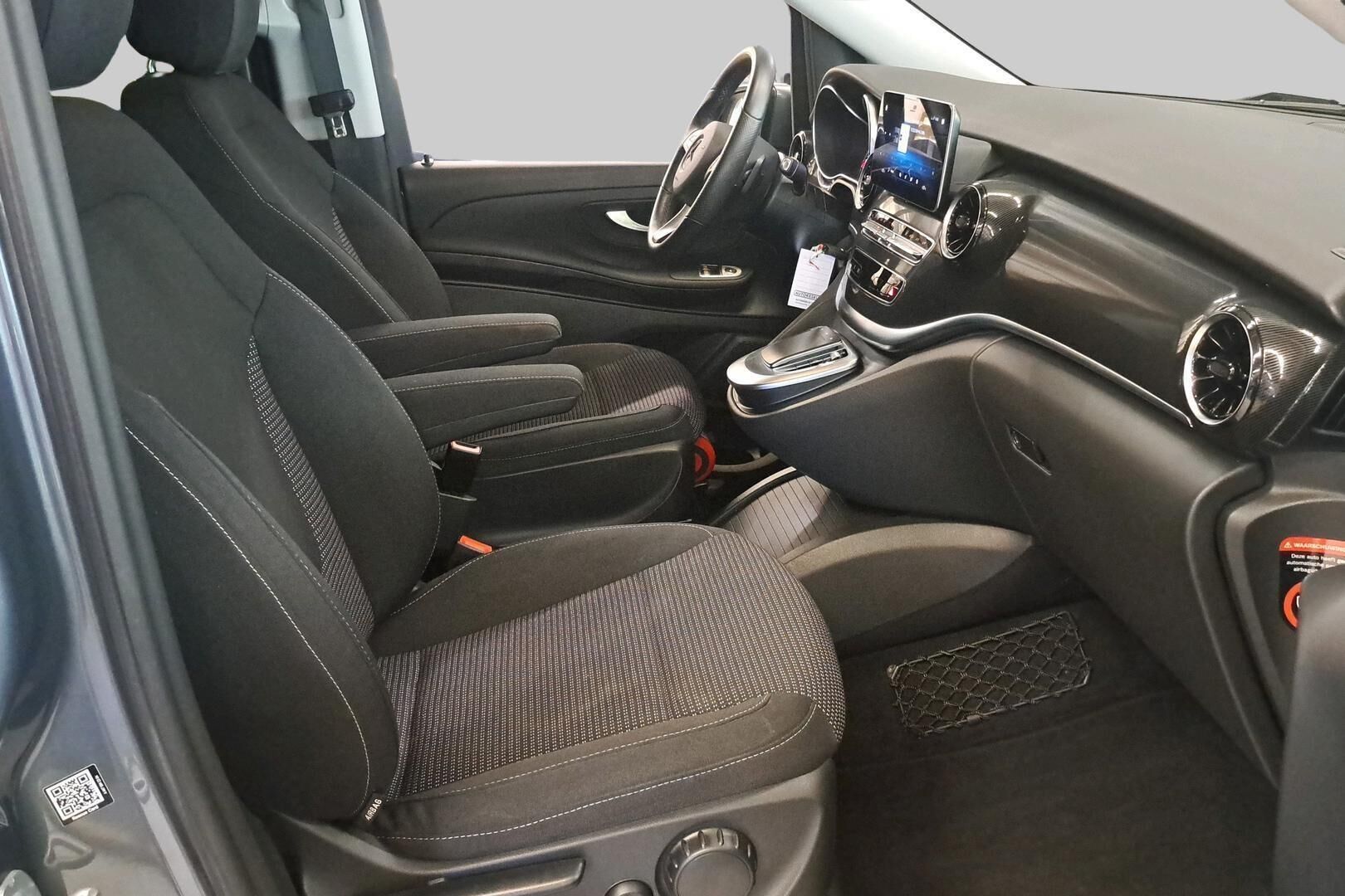 MERCEDES-BENZ EQV iso kuva 6