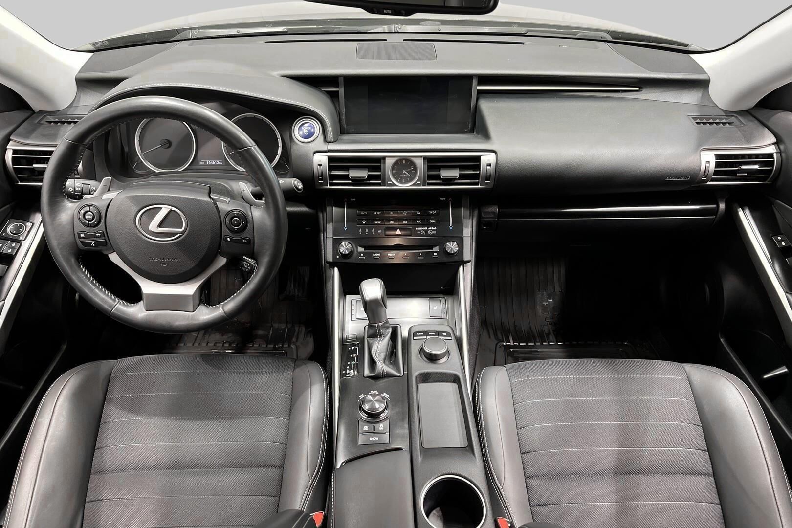 LEXUS IS iso kuva 34
