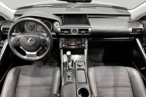 LEXUS IS esikatselu 34