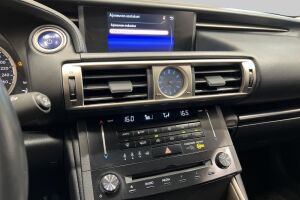LEXUS IS esikatselu 17