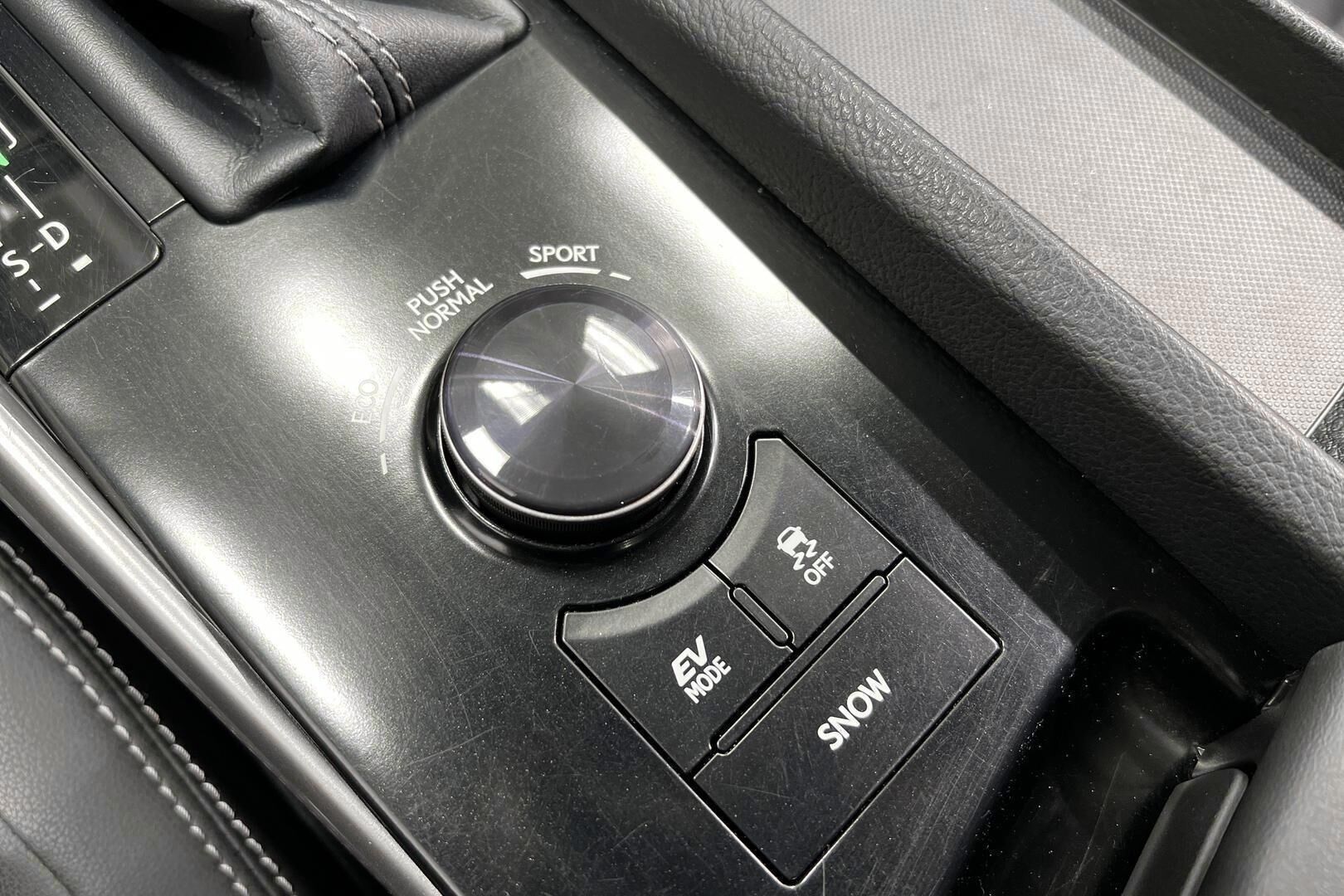 LEXUS IS iso kuva 19