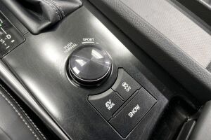 LEXUS IS esikatselu 19