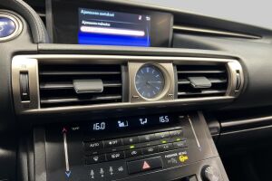 LEXUS IS esikatselu 35