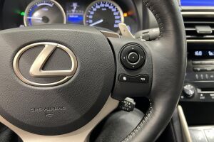LEXUS IS esikatselu 23