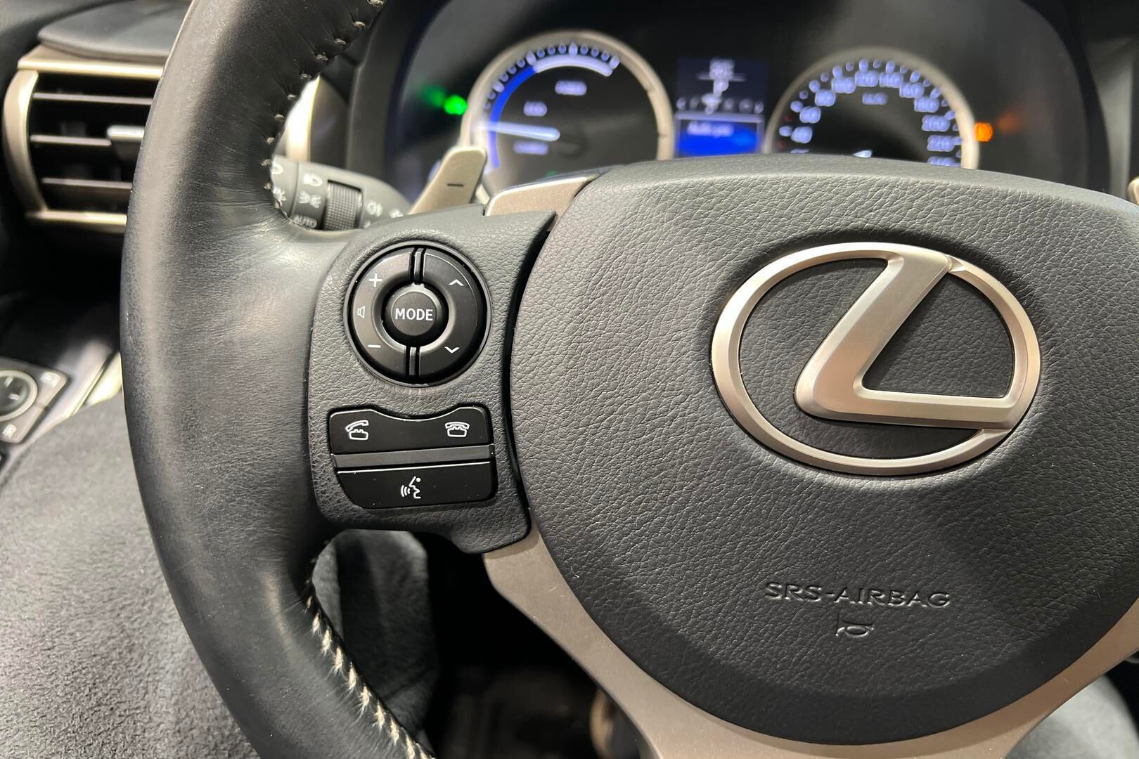 LEXUS IS iso kuva 24