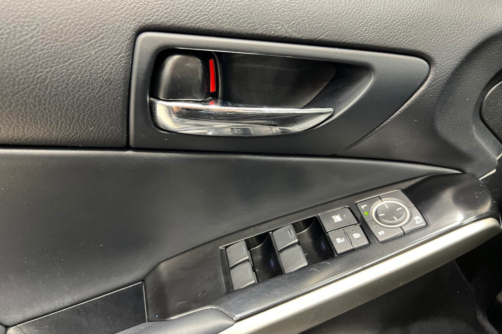LEXUS IS iso kuva 26