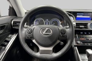 LEXUS IS esikatselu 31