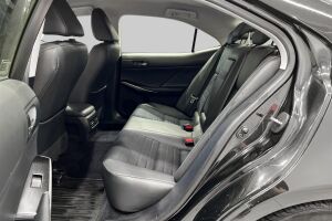 LEXUS IS esikatselu 9