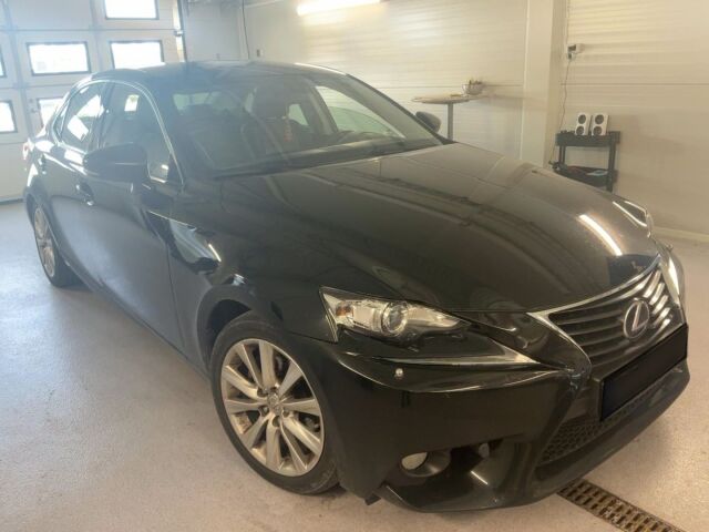 LEXUS IS