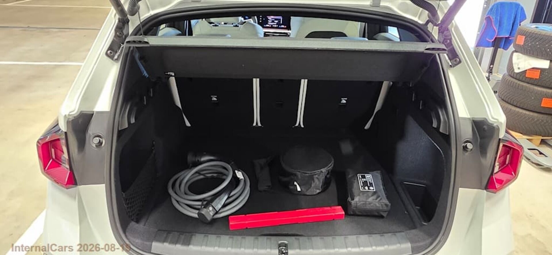 BMW IX1 iso kuva 4