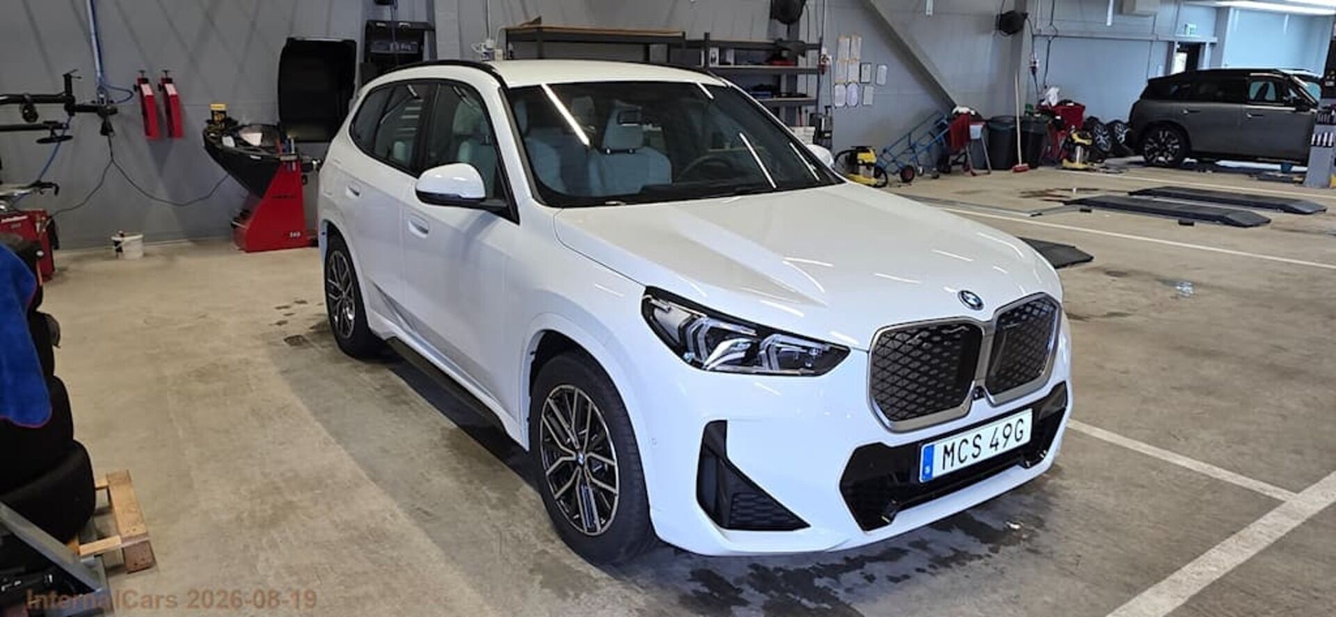 BMW IX1 iso kuva 6