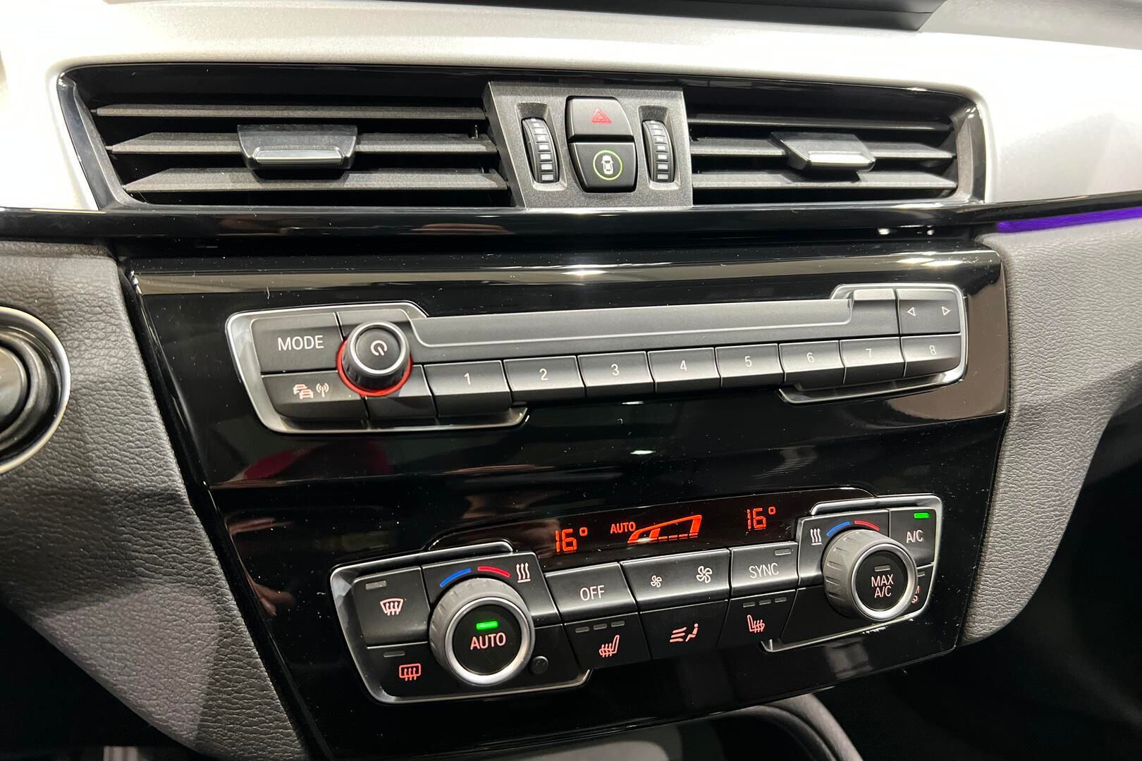 BMW X1 iso kuva 12