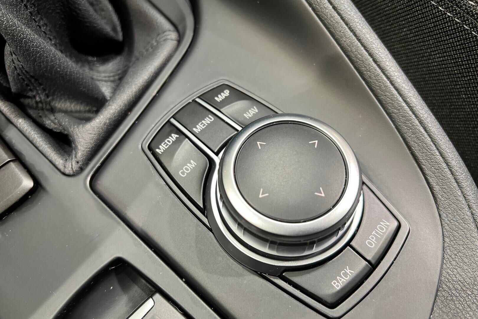 BMW X1 iso kuva 15