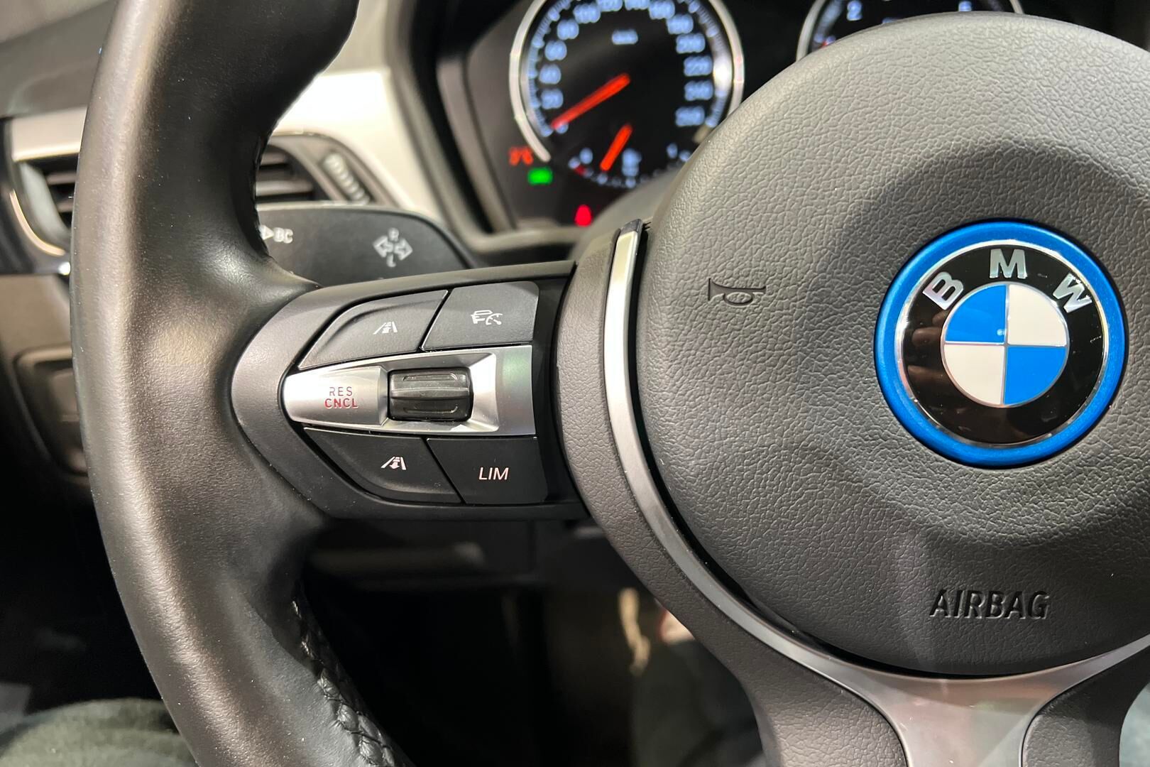 BMW X1 iso kuva 17