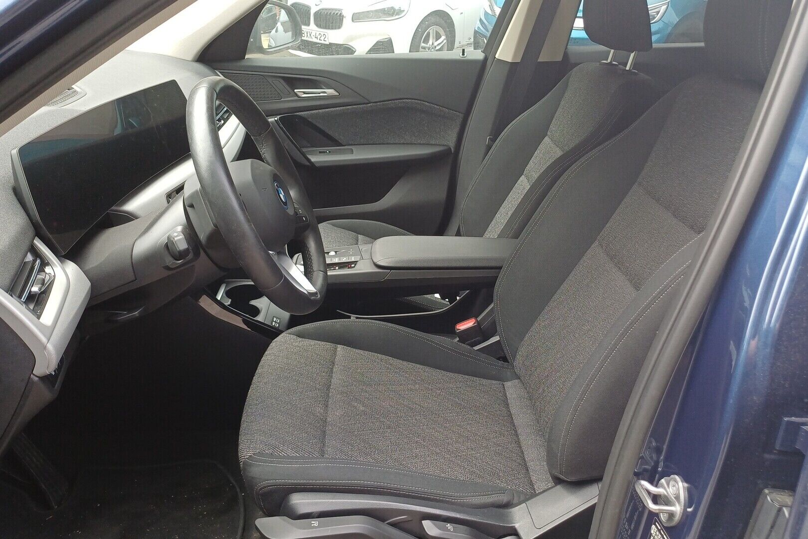 BMW IX1 iso kuva 1
