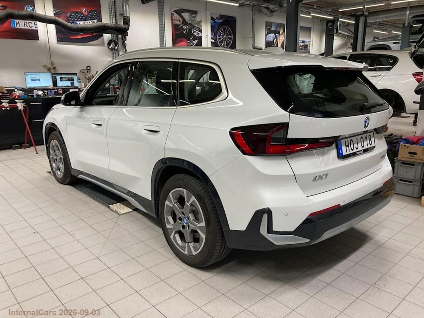 BMW IX1 iso kuva 1
