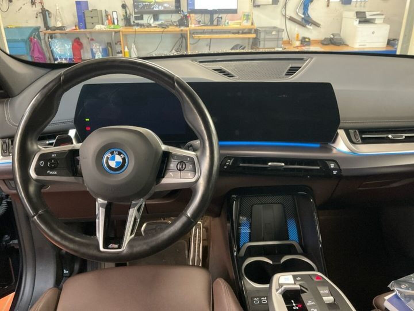 BMW IX1 iso kuva 2