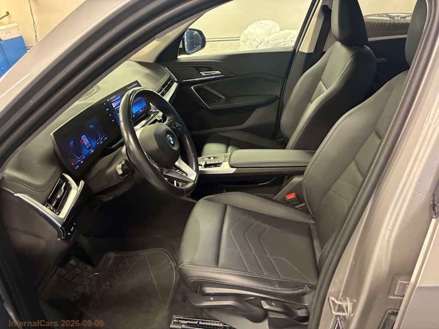 BMW IX1 iso kuva 3