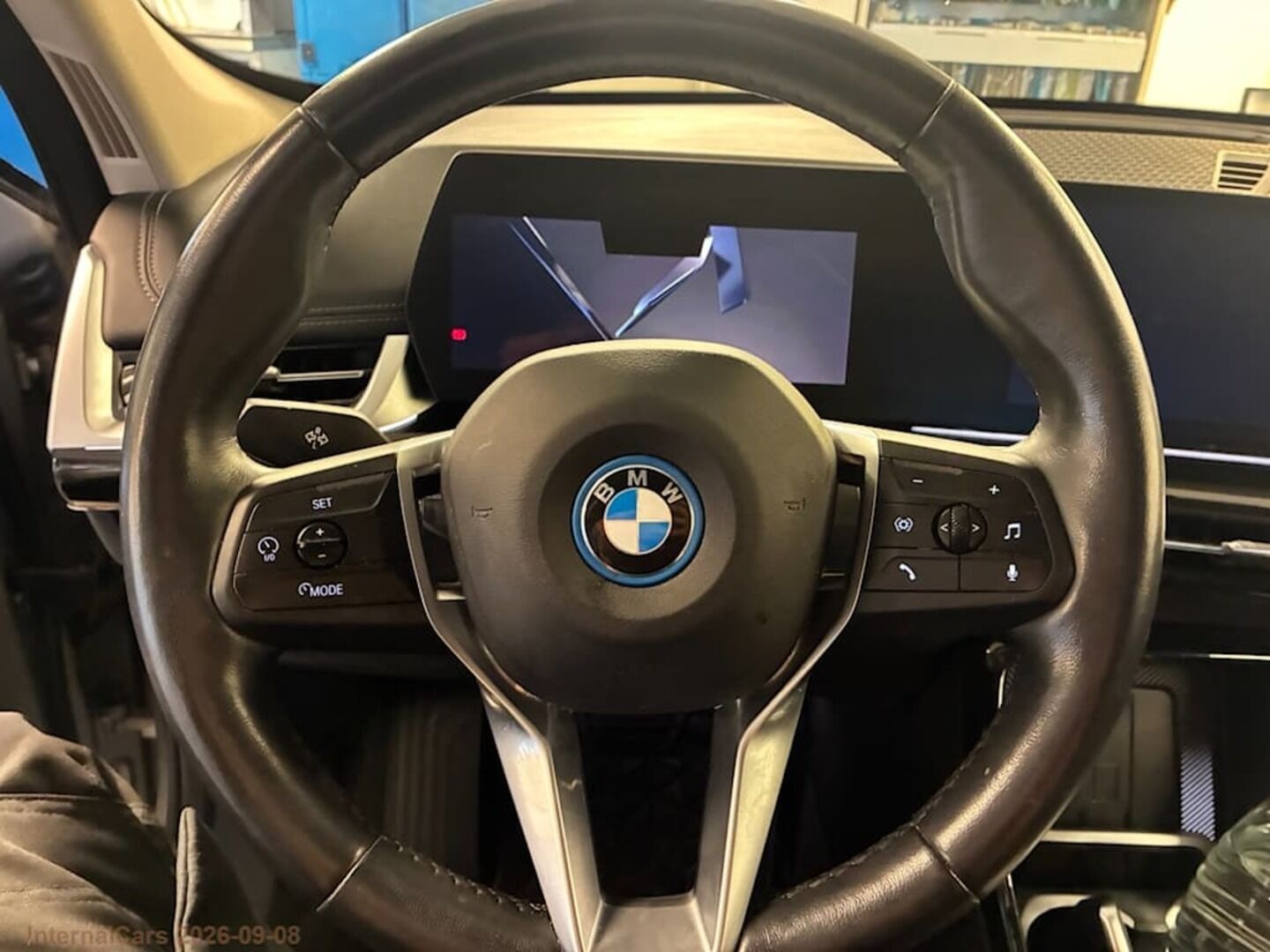 BMW IX1 iso kuva 4