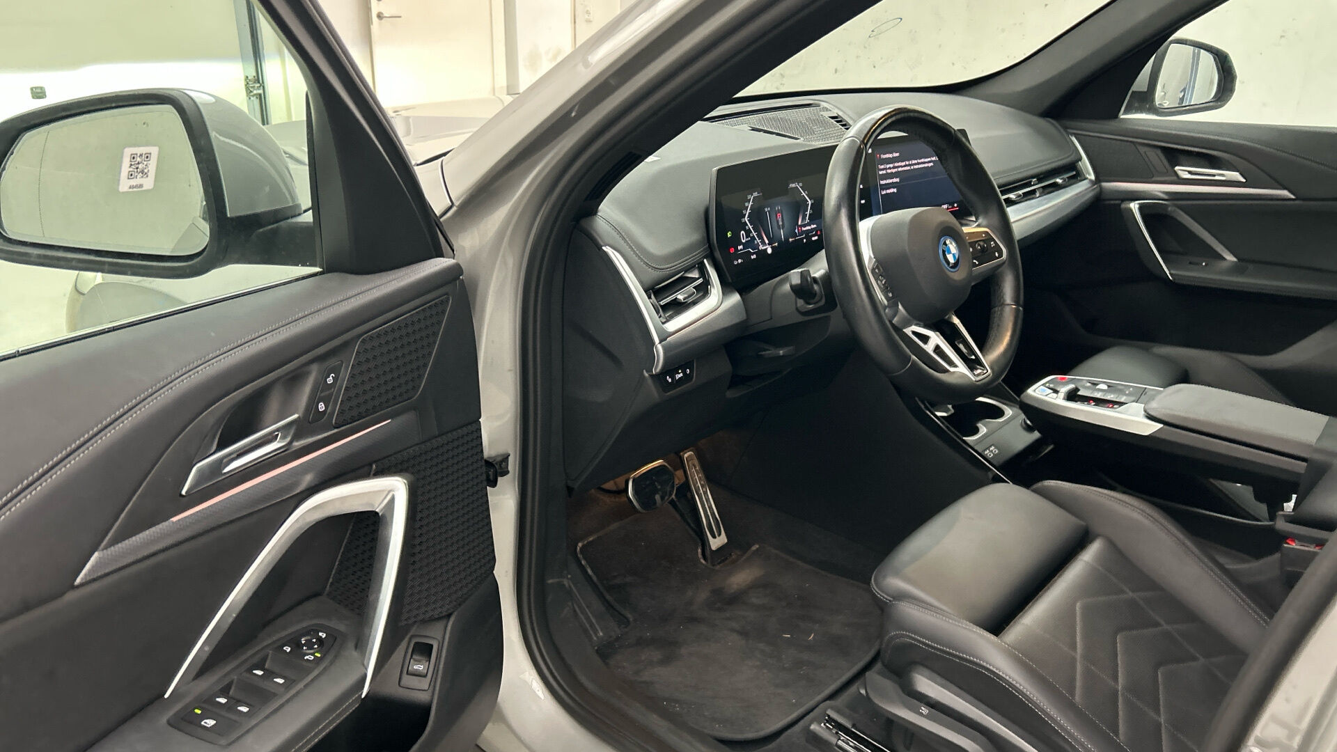 BMW IX1 iso kuva 2