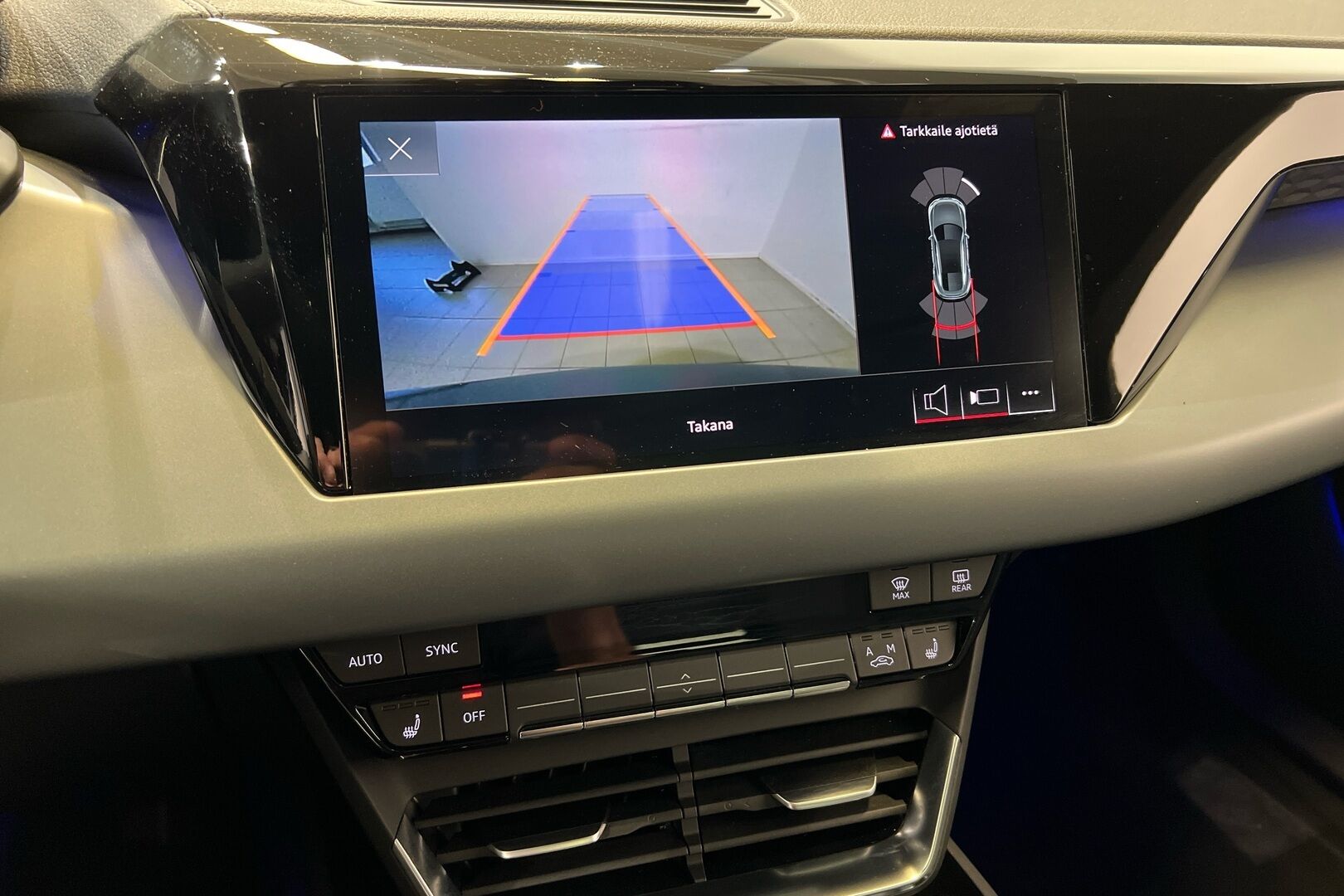 AUDI E-TRON GT iso kuva 14