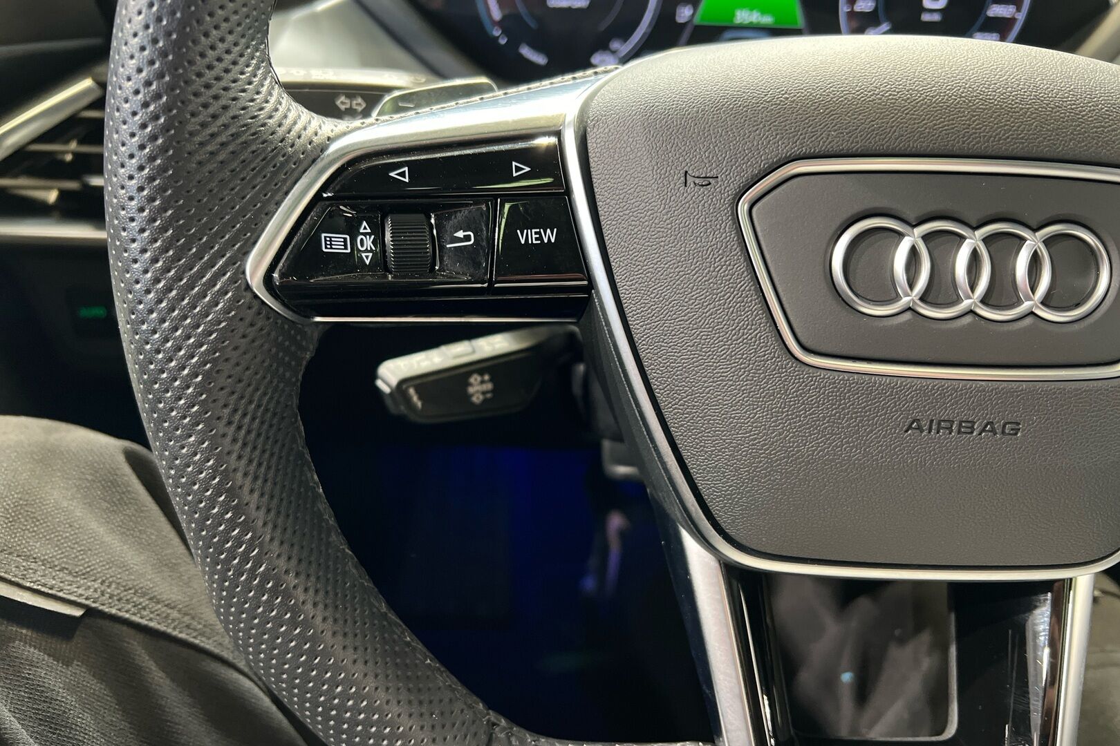 AUDI E-TRON GT iso kuva 20