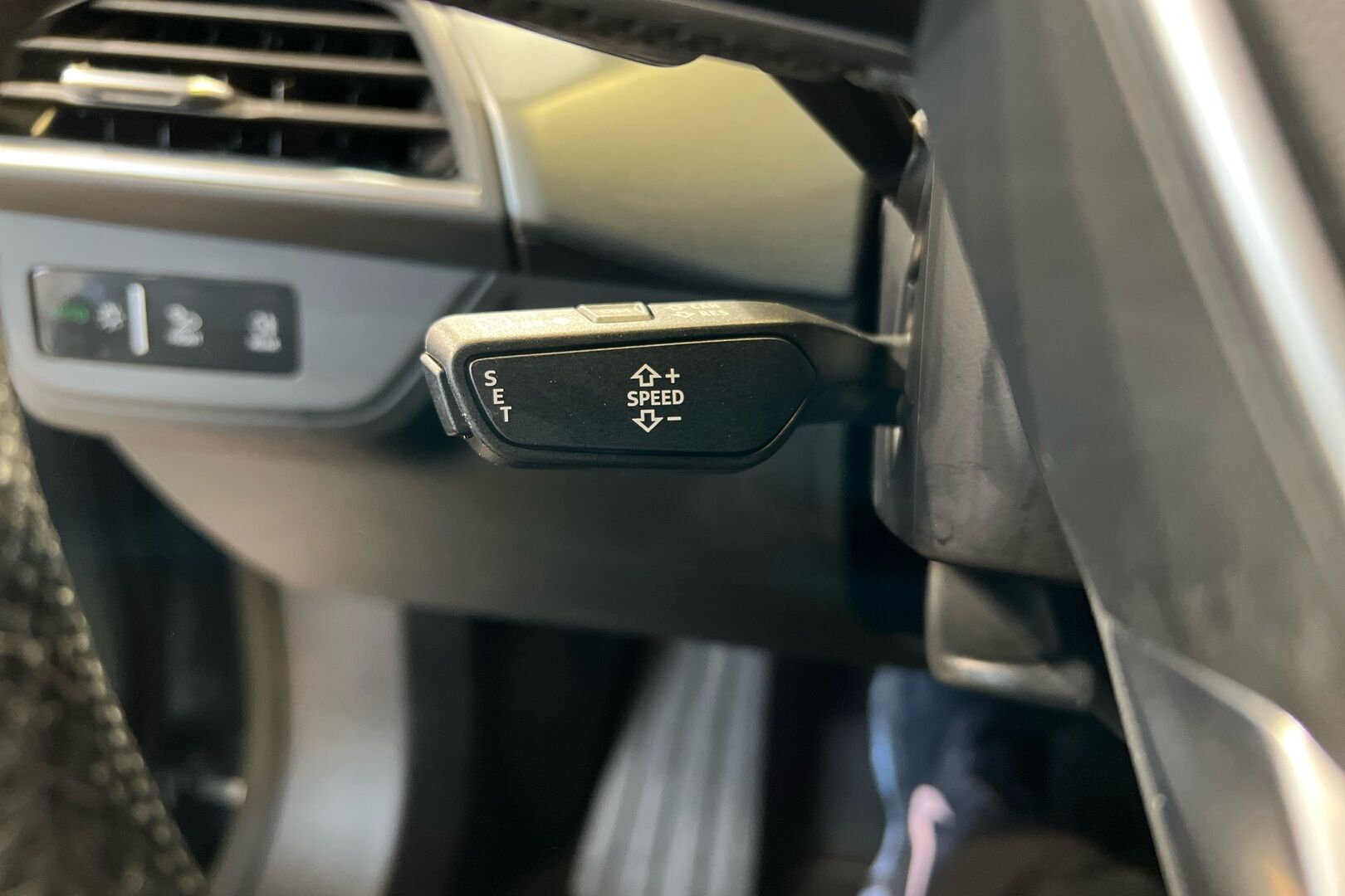 AUDI E-TRON GT iso kuva 22