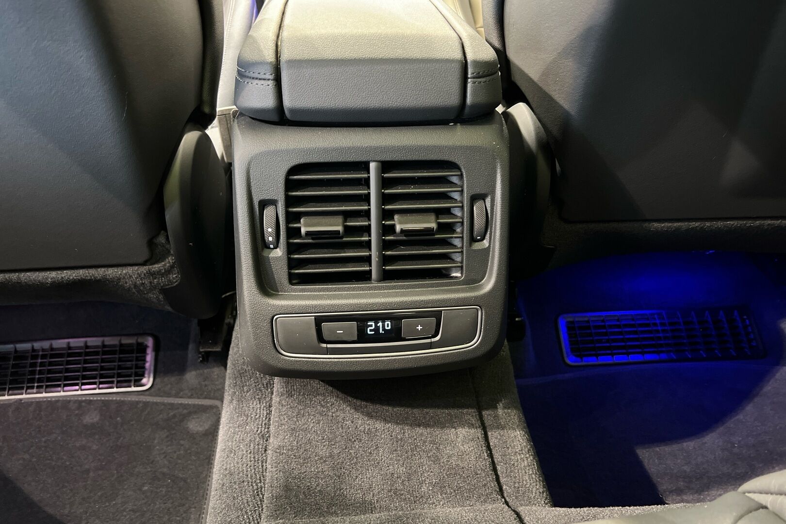 AUDI E-TRON GT iso kuva 26