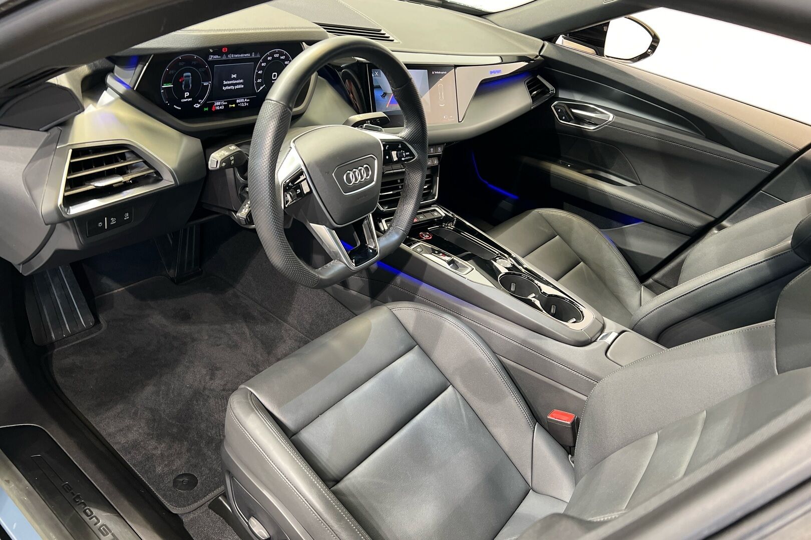 AUDI E-TRON GT iso kuva 6