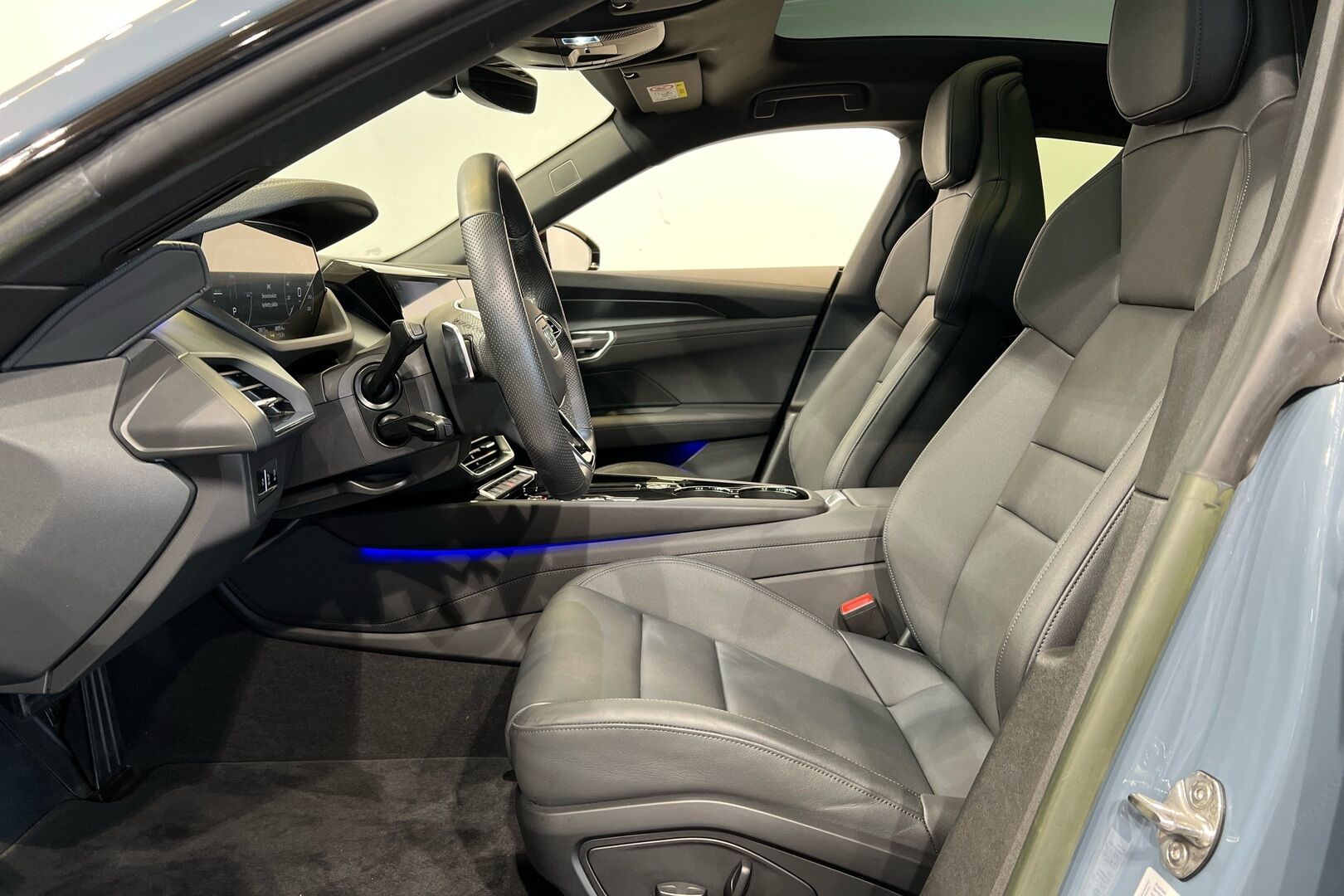 AUDI E-TRON GT iso kuva 7