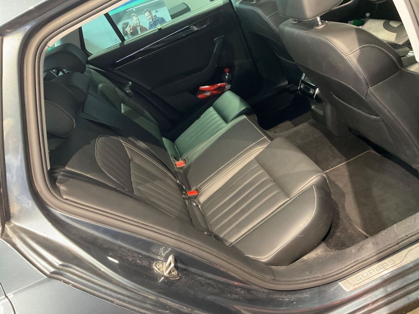 SKODA SUPERB iso kuva 4