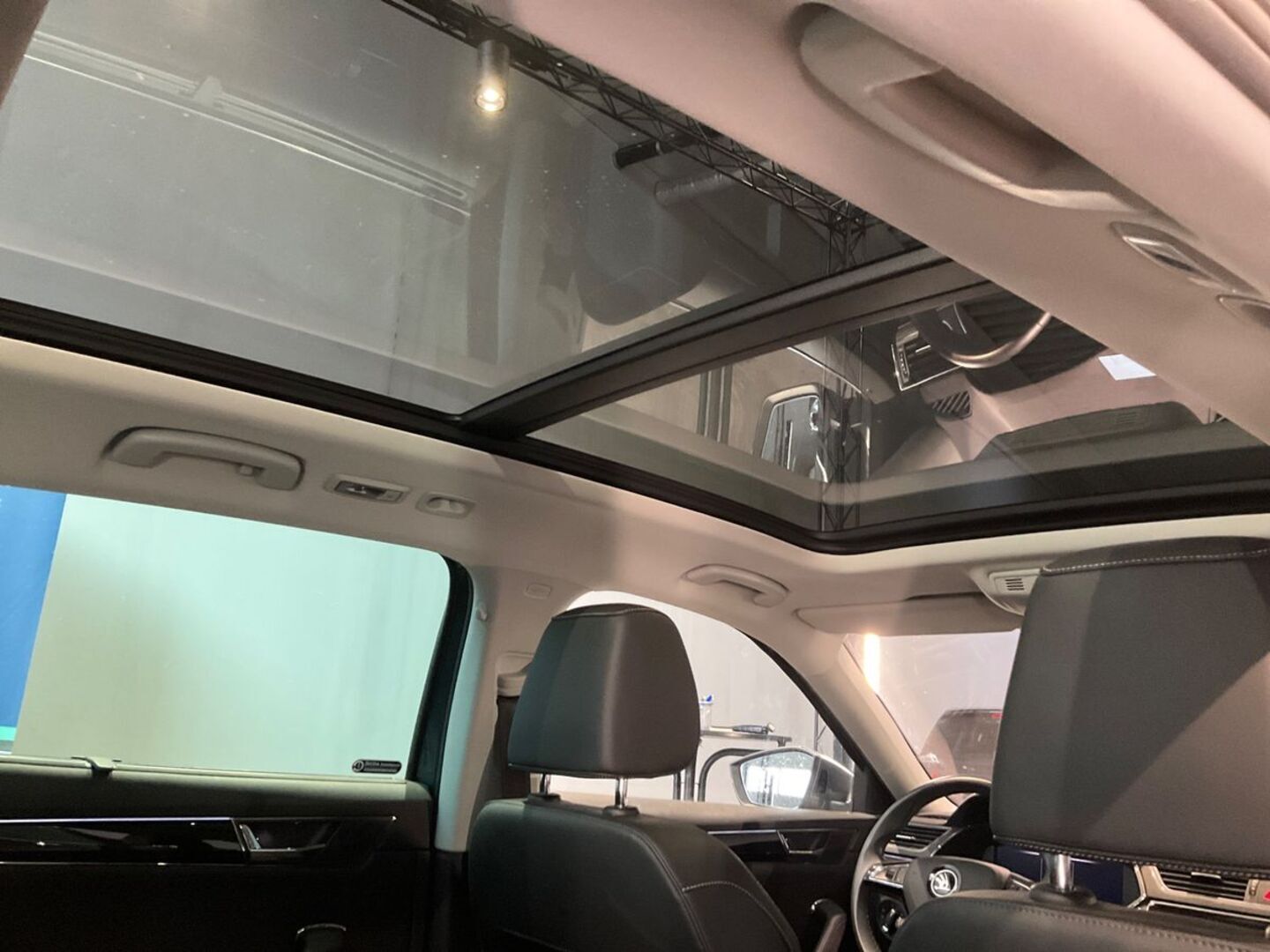 SKODA SUPERB iso kuva 5