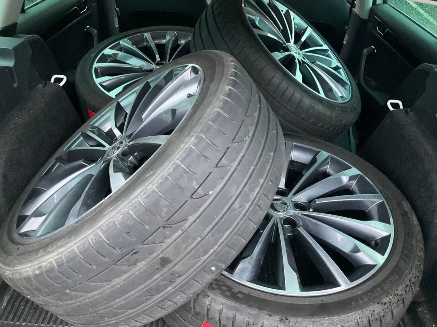 SKODA SUPERB iso kuva 1