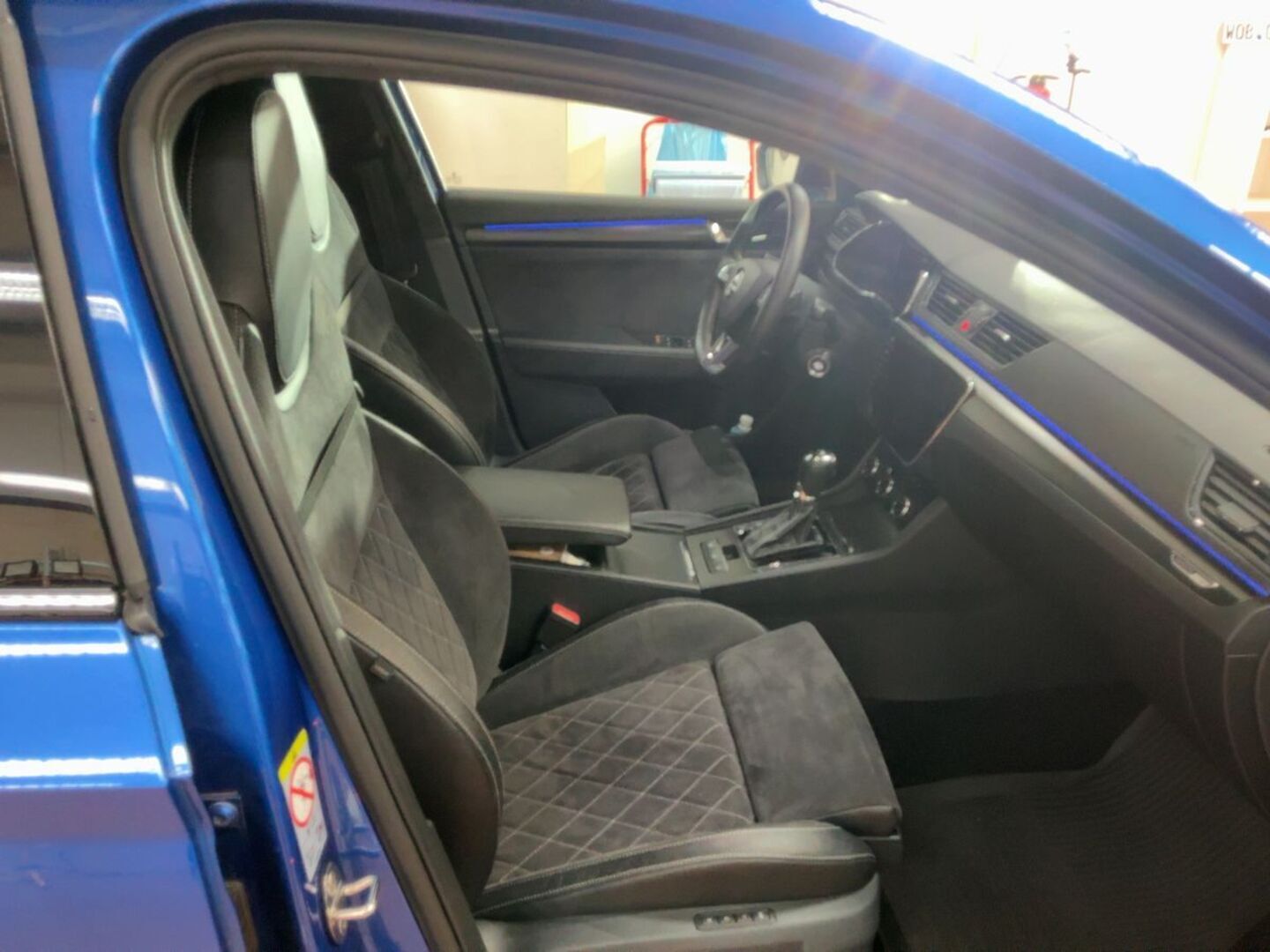 SKODA SUPERB iso kuva 2