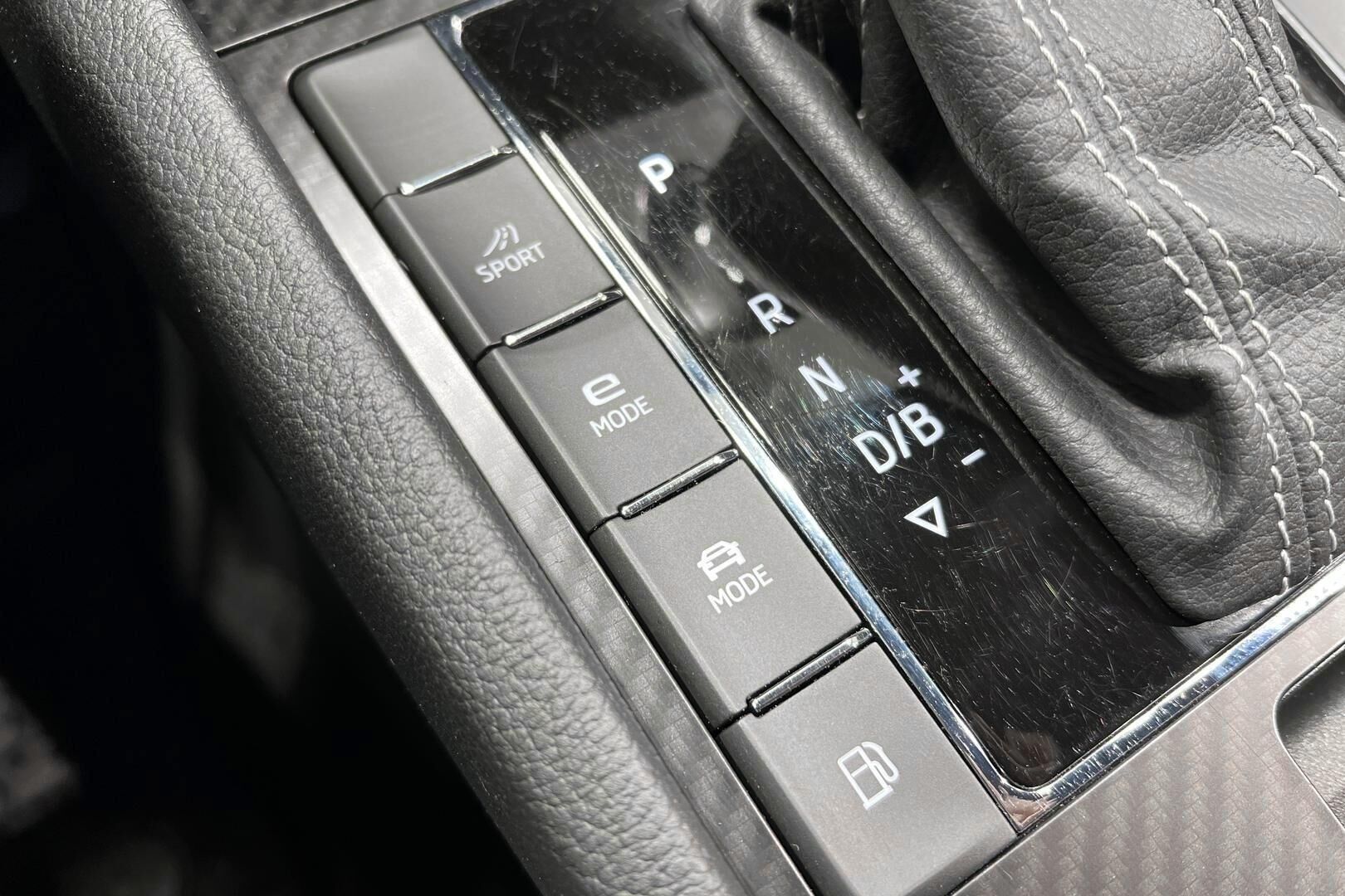 SKODA SUPERB iso kuva 22