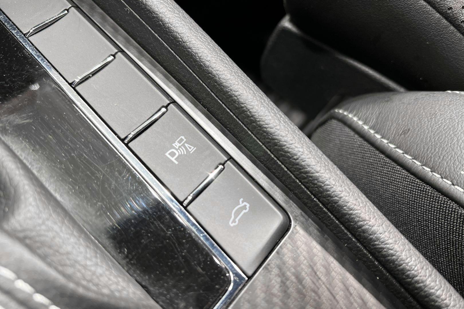 SKODA SUPERB iso kuva 23