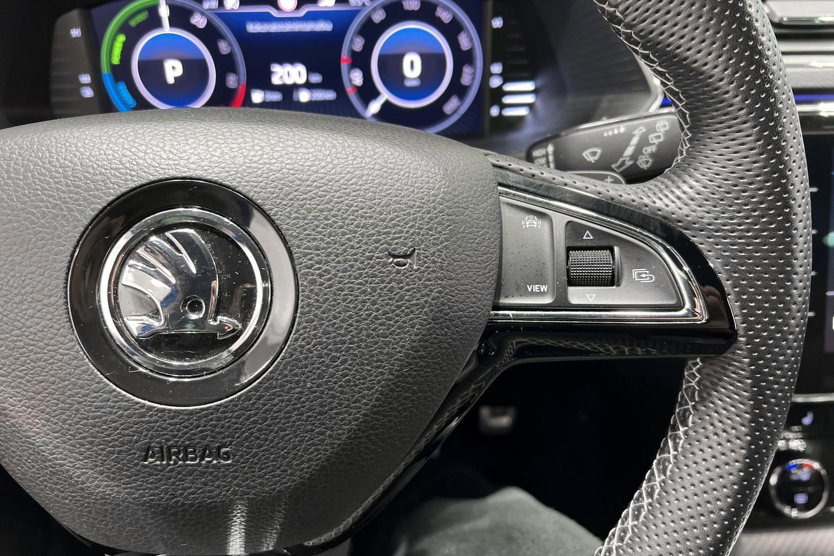 SKODA SUPERB iso kuva 25