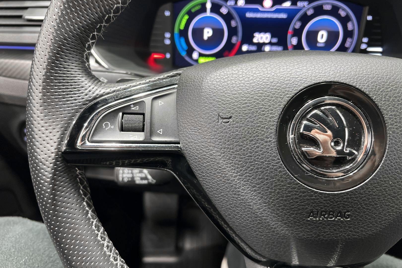 SKODA SUPERB iso kuva 26