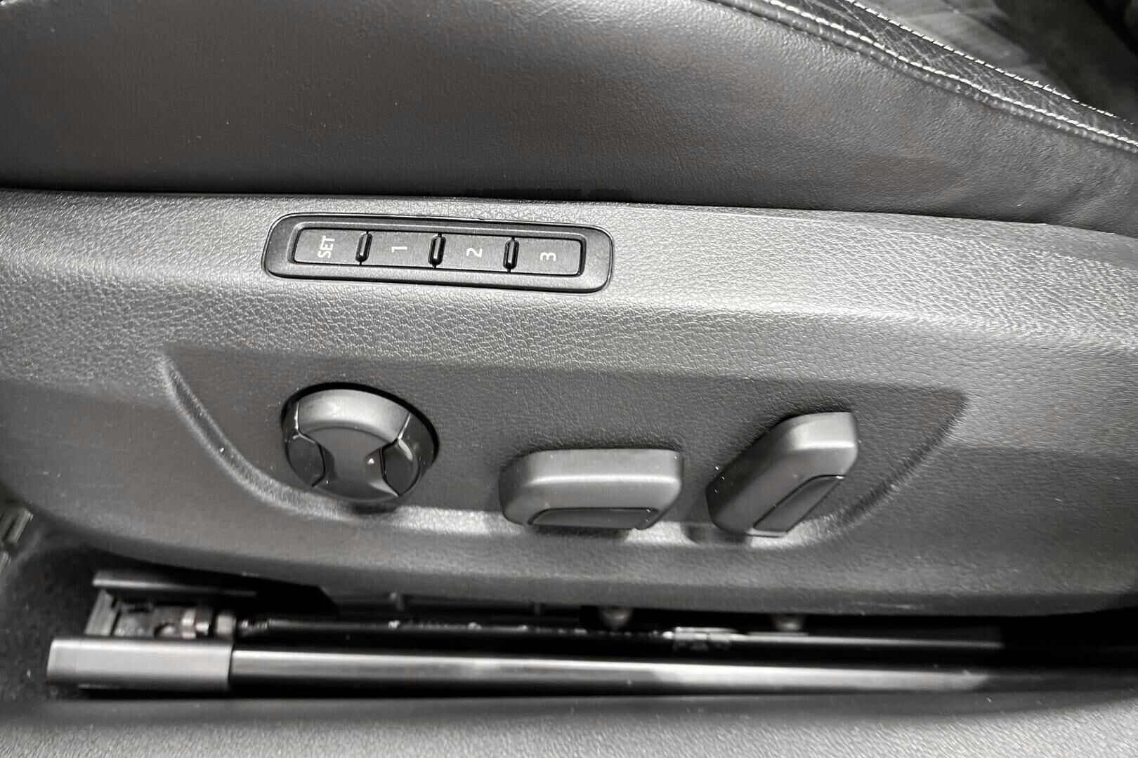 SKODA SUPERB iso kuva 32