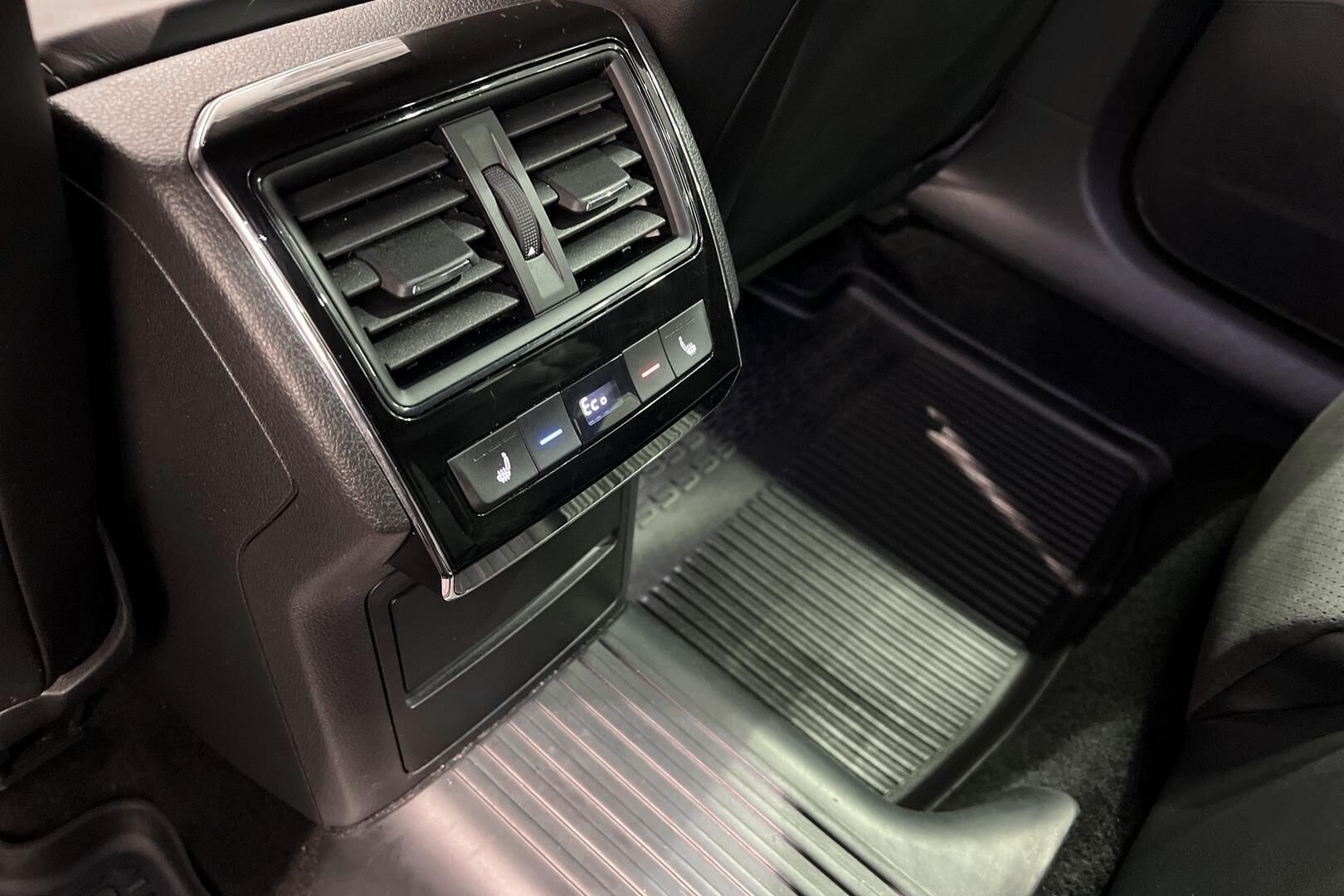 SKODA SUPERB iso kuva 33