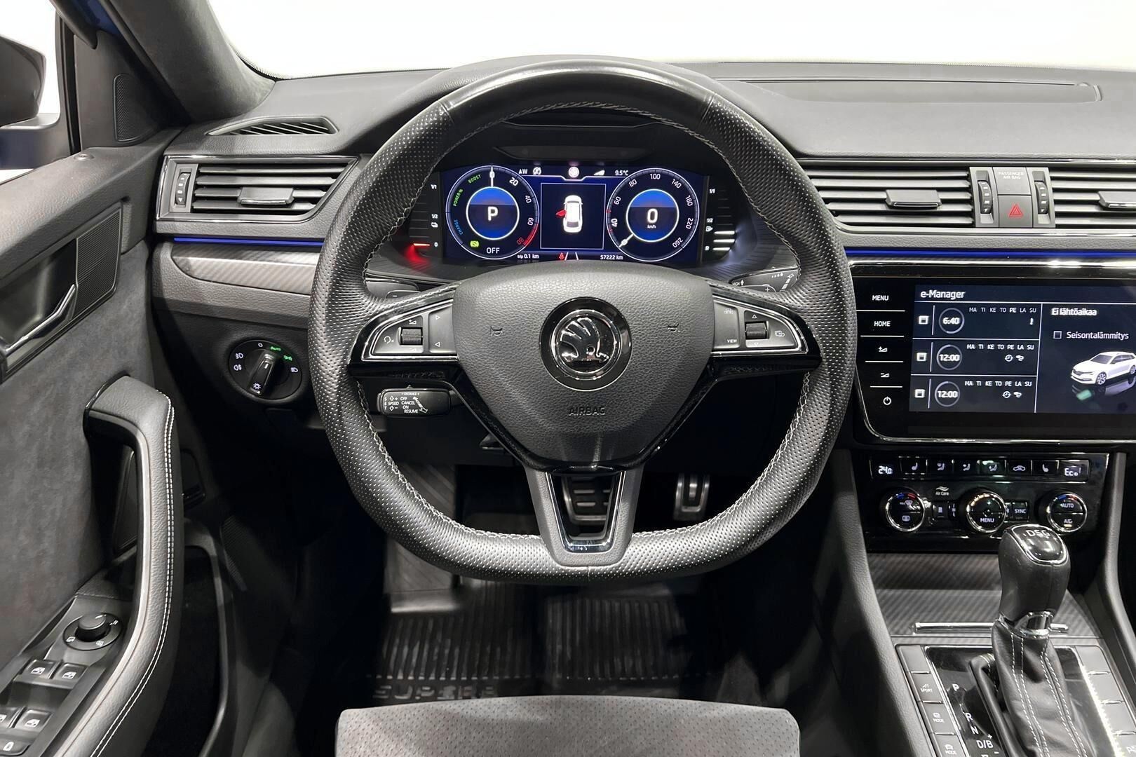 SKODA SUPERB iso kuva 34