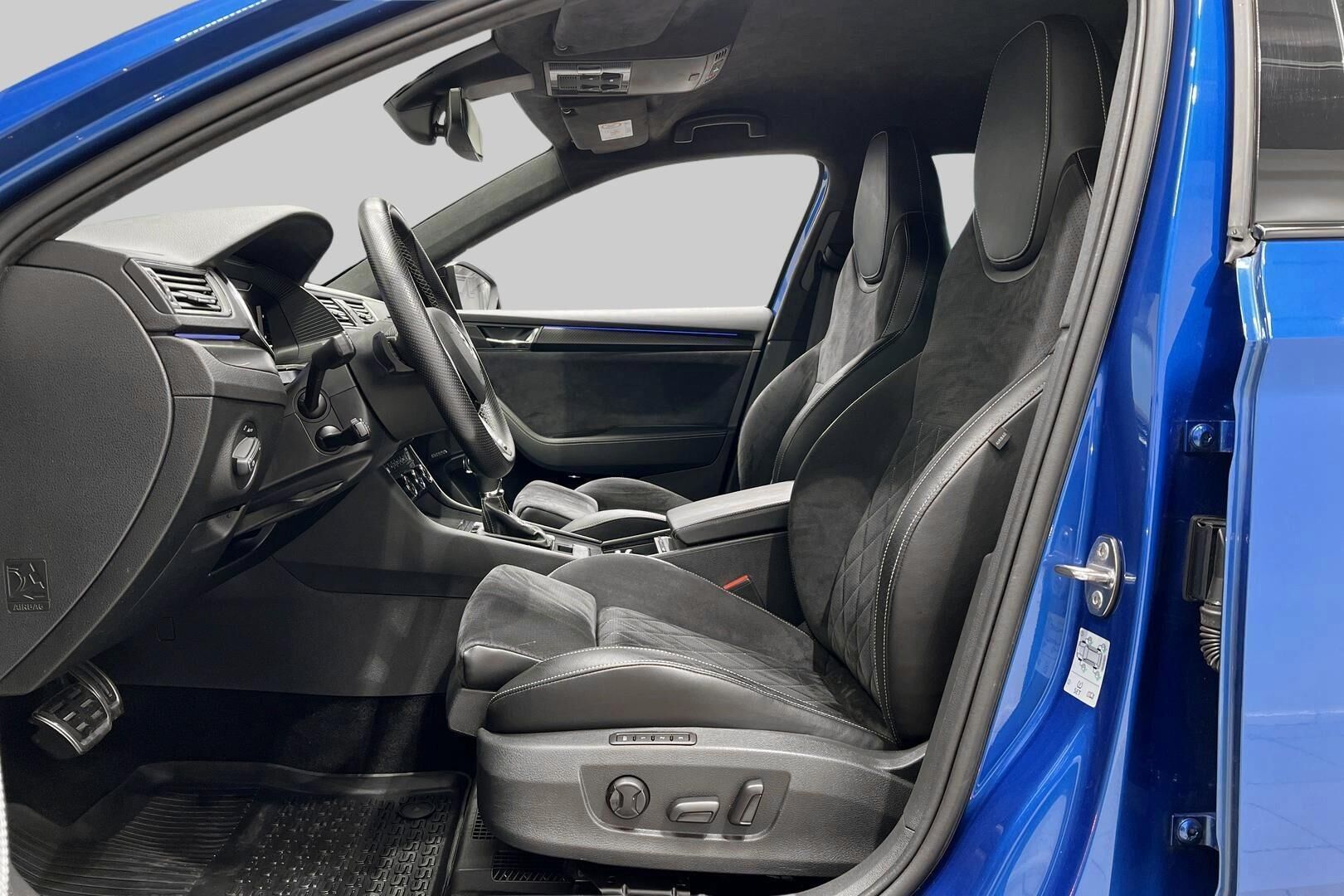 SKODA SUPERB iso kuva 8