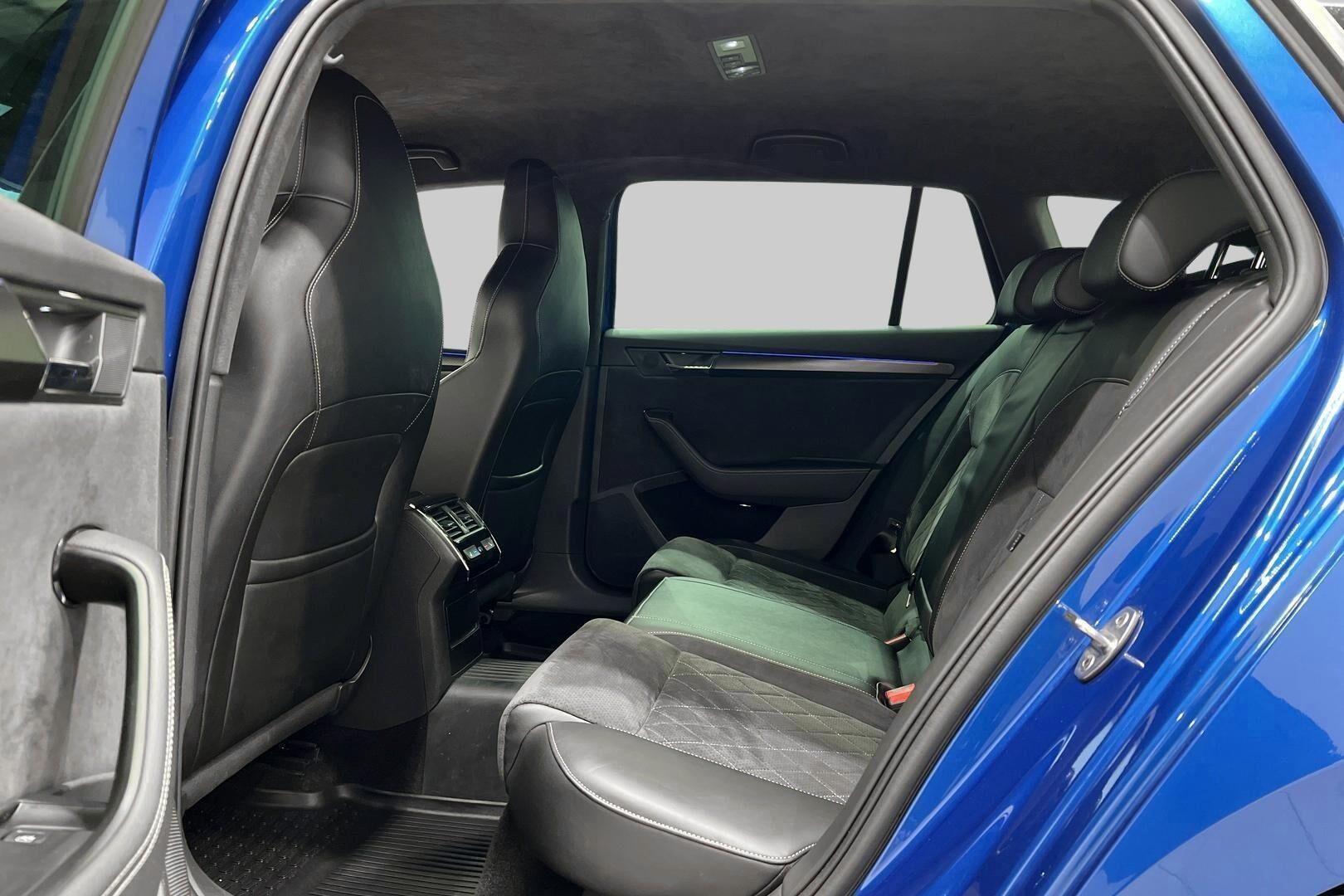 SKODA SUPERB iso kuva 9