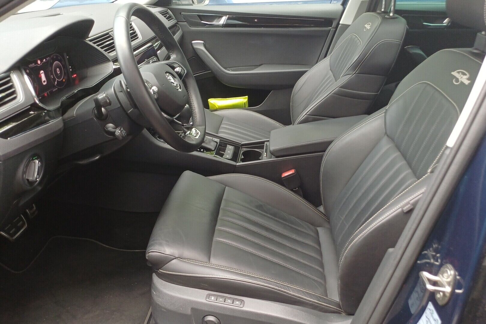 SKODA SUPERB iso kuva 1