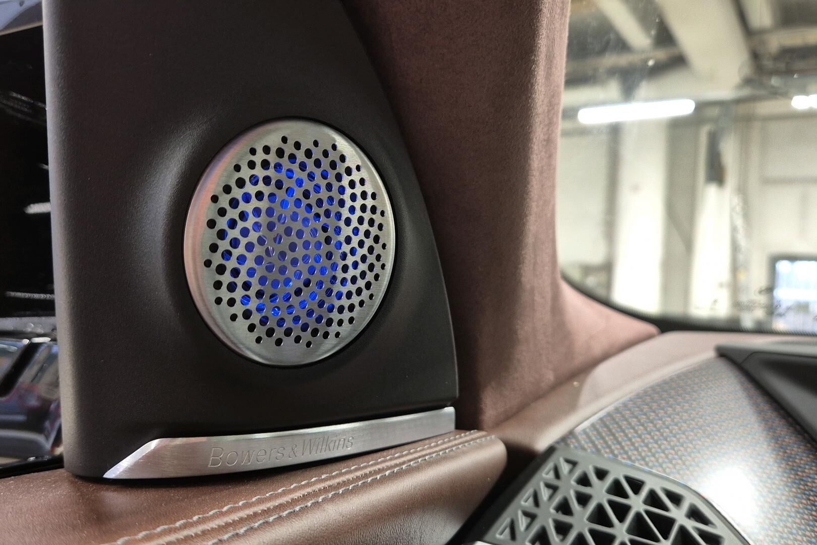 BMW XM iso kuva 10