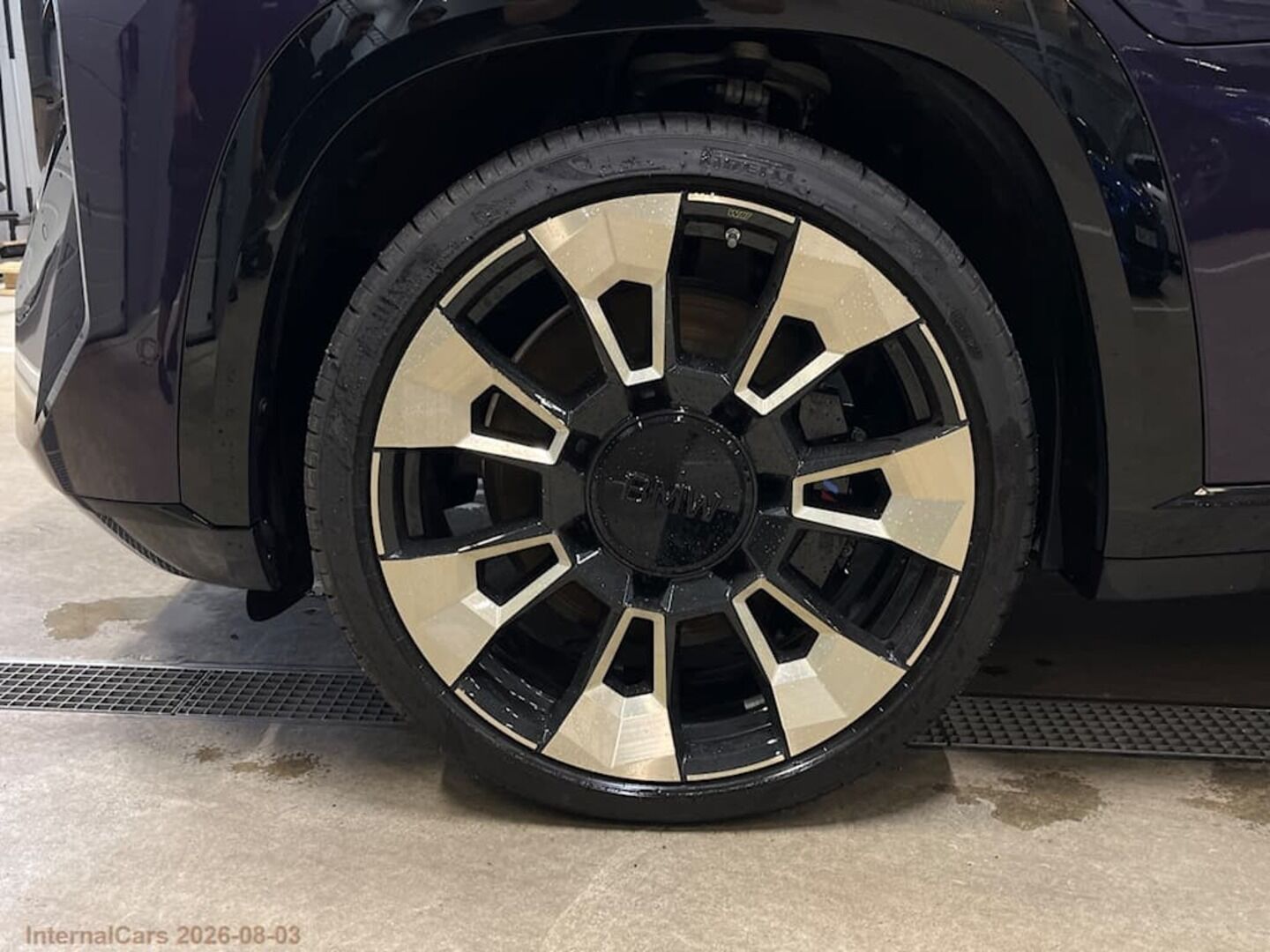 BMW XM iso kuva 5