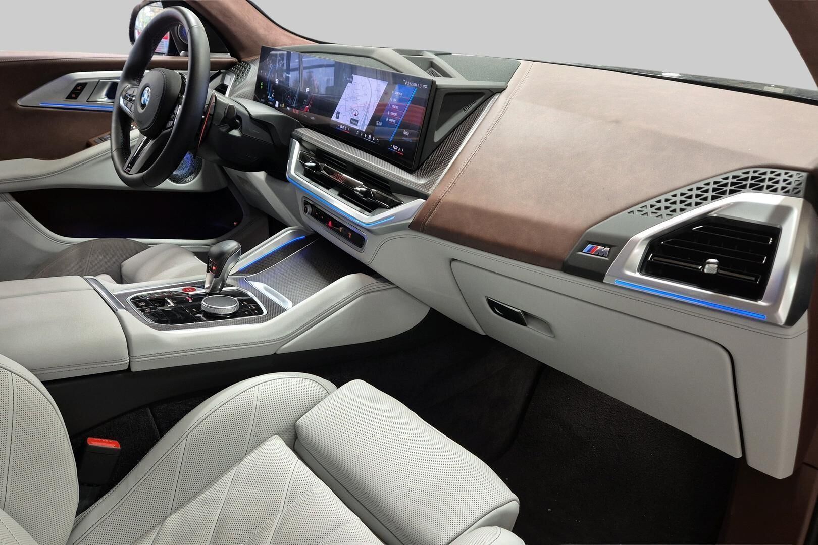 BMW XM iso kuva 7