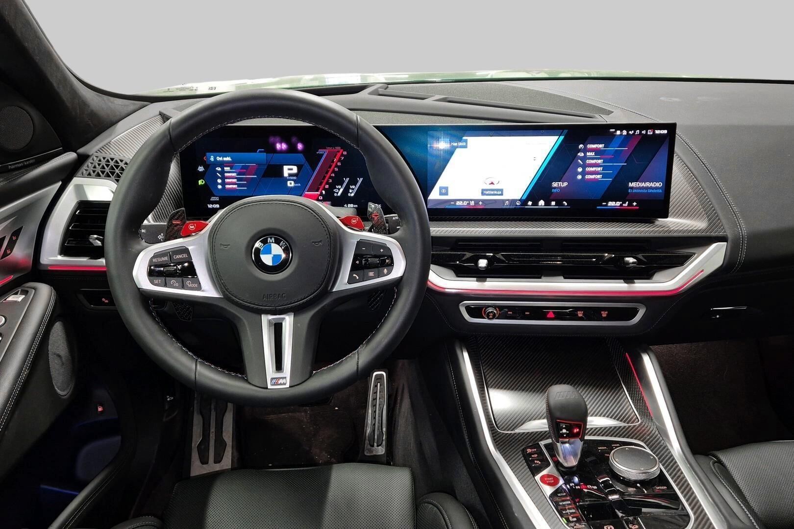 BMW XM iso kuva 2